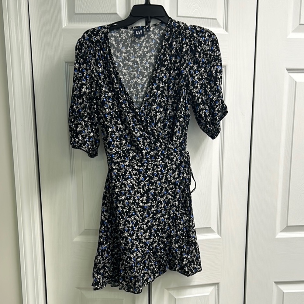 Floral Wrap Dress by Gap- Black Blue and White